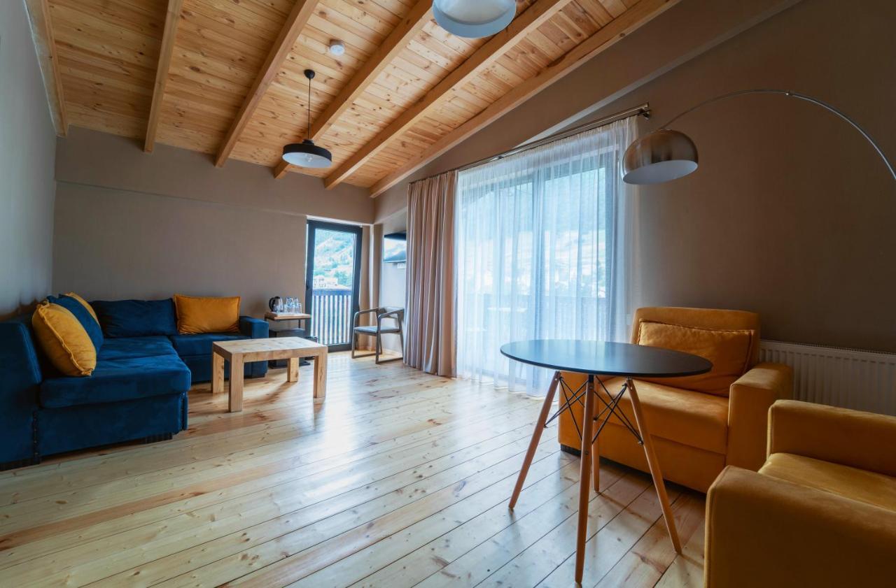 Hotel Lahili Mestia Ngoại thất bức ảnh