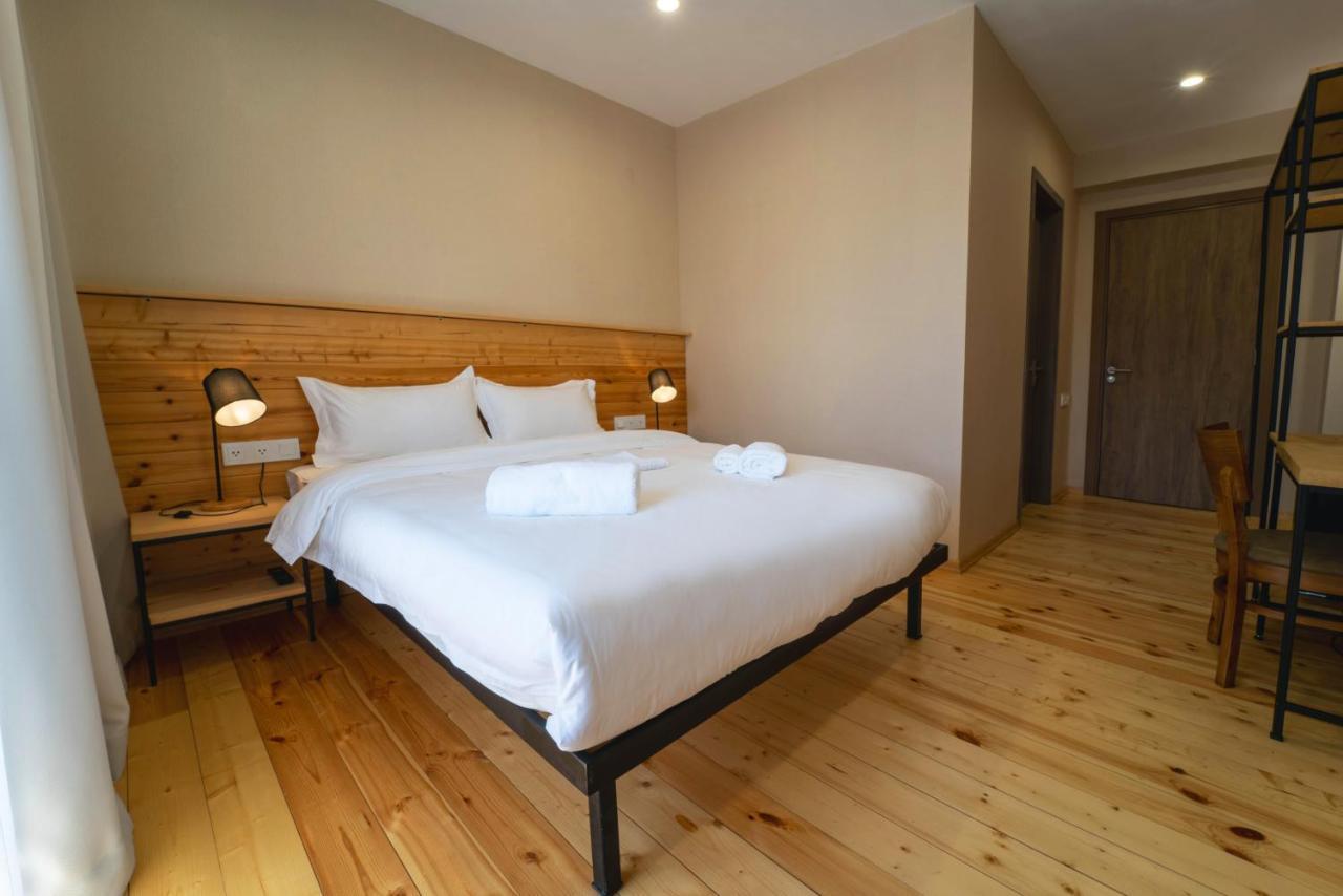 Hotel Lahili Mestia Ngoại thất bức ảnh